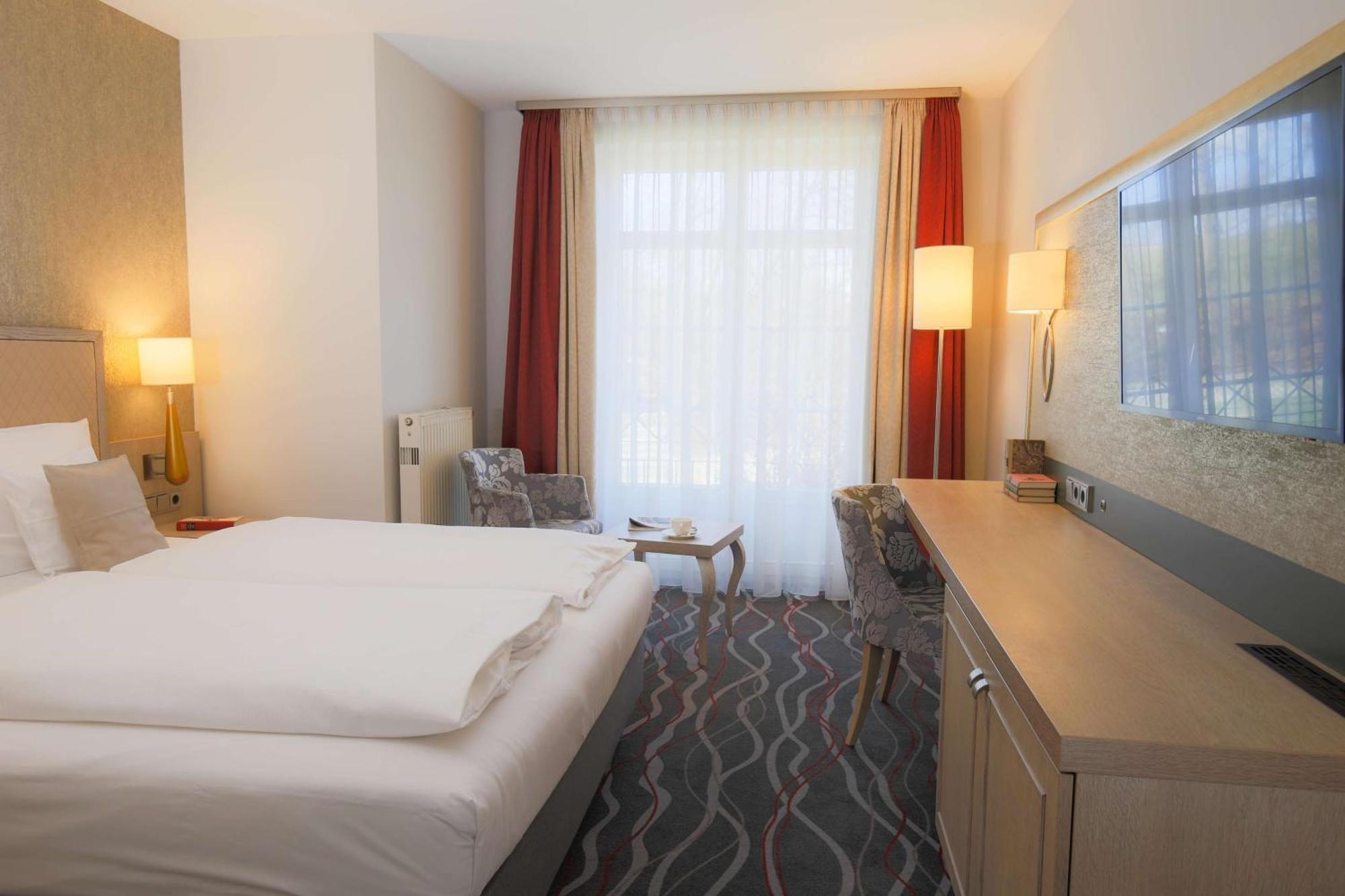 Hotel Bayerischer Hof Miesbach, BW Premier Collection Екстериор снимка